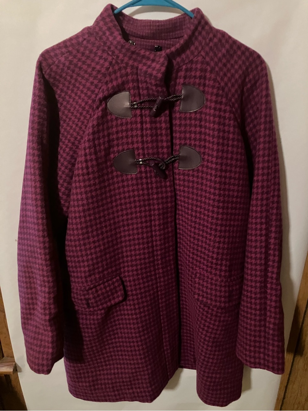 Isaac Mizrahi Live Women's Houndstooth Toggle Coat in berry size 12